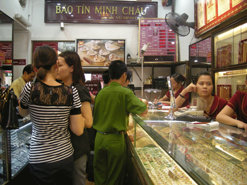 Lãi suất huy động vàng tăng cao